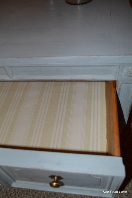 Wallpaper drawer liner